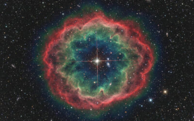 Astronomers Discover Mysterious ‘Iron Bar’ Piercing the Ring Nebula