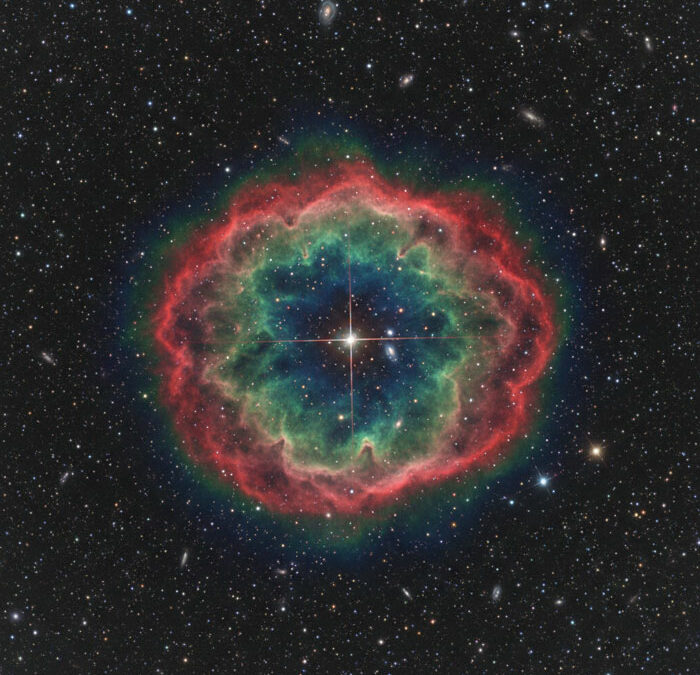 Astronomers Discover Mysterious ‘Iron Bar’ Piercing the Ring Nebula